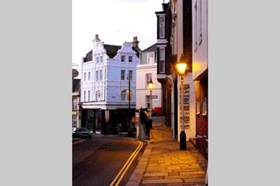Stunning 18th Century 5 Bed House Old-Town Hastings