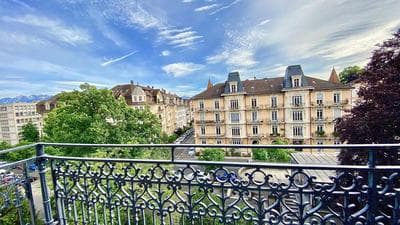 Bright, classic and elegant, close to train station