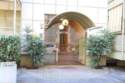 Comfortable, very well located between train station and lake!