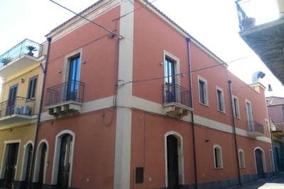 Charming House in Riposto with On Site Parking