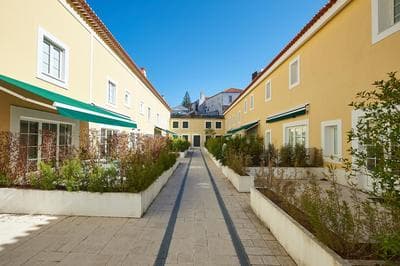 Spacious apartment in Estoril with private garden, 120 m²