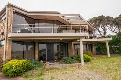 Max's Beachside Holiday Home