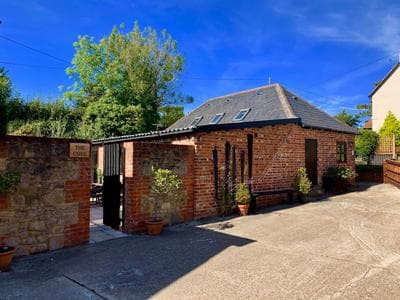The Cote is a stunning rural barn beach 3 miles