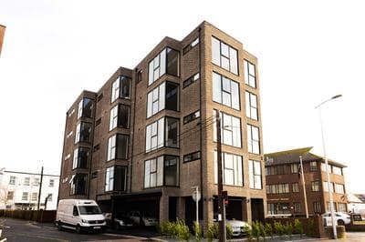 Beautiful Two bedroom Harbour Side Apartment