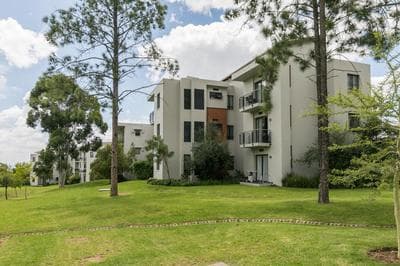Modern apartment in a secure golf estate.WIFI
