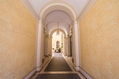 Enjoy apartment luxury in Rome