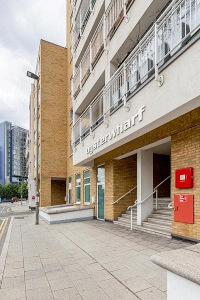 *Spacious-Modern One Bed Flat. Riverside Location*