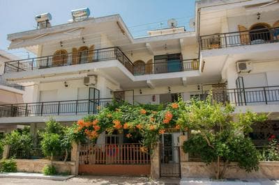 Tania Apartments