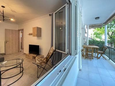 Downtown Retreat 67sqm apt in Neos Kosmos