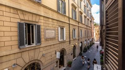 Vittoria Rental in Rome