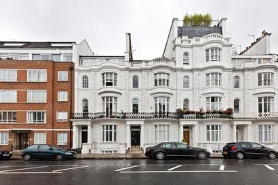 Elegant flat in Bayswater, West London