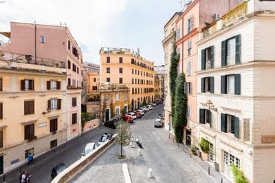 LIVING COLOSSEUM