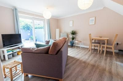 Cosy Brixham apartment with garden close to Town