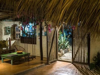 Una Posada Mas
