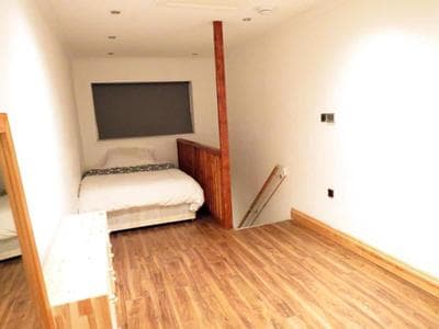 Modern split level flat in Croydon (south) London