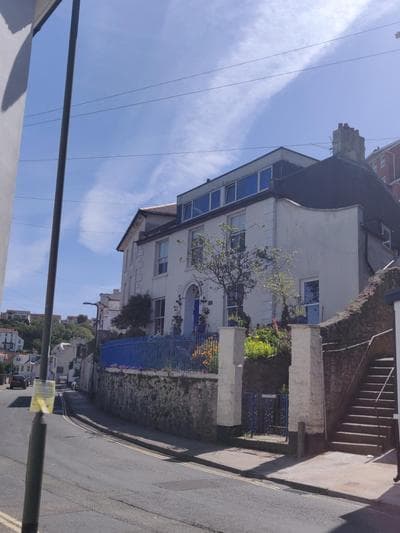 Luxury dog friendly home in Brixham harbour with sea views and free parking
