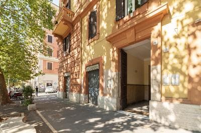 GuestHost - Piazza Nievo a Trastevere! Apt con Balcone