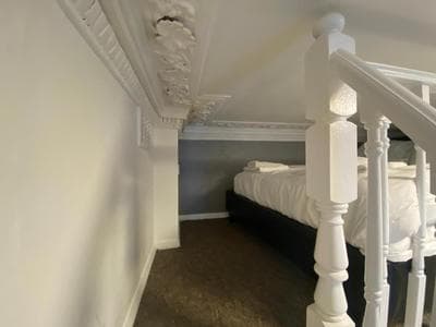 F5- Mezzanine Studio fits 3 Near Paddington