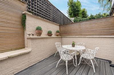 JOIVY Lovely 2bed house in Wandsworth with backyard patio