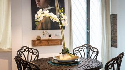 Giulia apartment-Rental in Rome