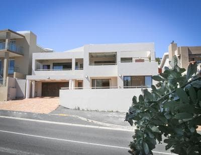 5 bedroom Traditional Fisherman's old Gem w panoramic views, Bloubergstrand, Cape Town