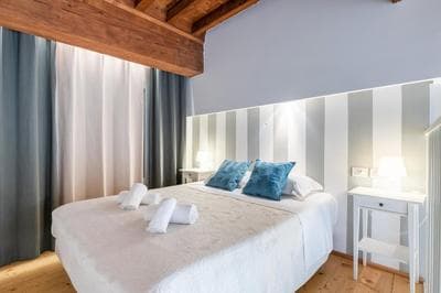 GuestHost - Lovely Studio in the Heart of the Historic Center