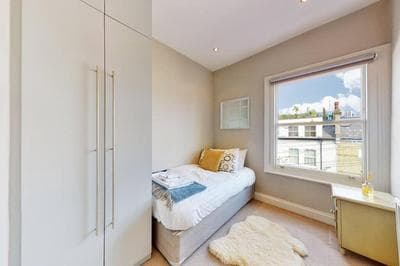 Spacious 2bed flat 7min walk from the tube station