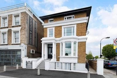 Recently redecorated spacious and Modern 1BR flat in West London