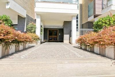 Cozy terrace apt close to Eataly and metro Piramide