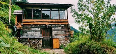 Parvatis Lap Villa & Hostel