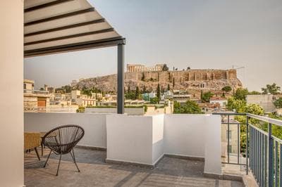Cozy Deck Roof Apt at the Foothills of Acropolis