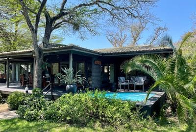 The Grand Luxury Safari Villa, Huge Private Pool, Hot tub, Outdoor Shower, Giraffe Tower, Free Standing Bath, Private Game Reserve, Stargazing, Ultimate Bu
