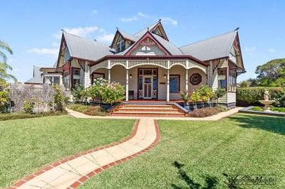 Federation home in town, close to lake & shops