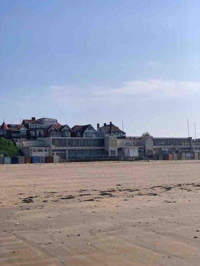 Beach Retreat, Stones Throw Away from Beach