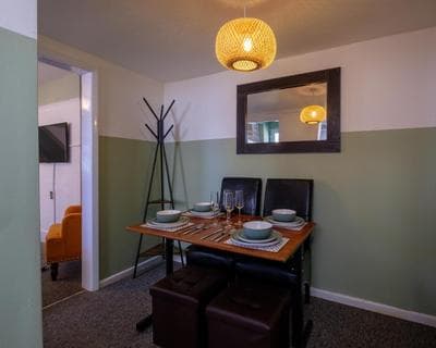 Convenient Step-Free Access Apartment with 6 Parking Spaces, Just 2 Minutes from Town