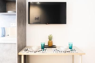 A17 Modern & Cosy 2Room flat up to 4ppl near Parthenon, 1Bedroom 1livingroom