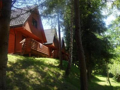 OW "Domki Matiaszówka" z PODGRZEWANYMI BASENAMI, oczkiem wodnym, ogrodzonym placem zabaw i boiskiem