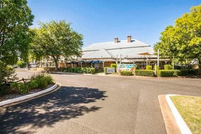 Nightcap at Macquarie Inn