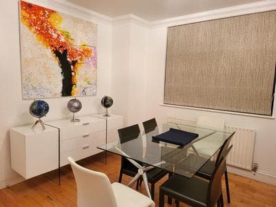 Garland Stylish 2 Bedroom Apartment A Minute Walk From Station