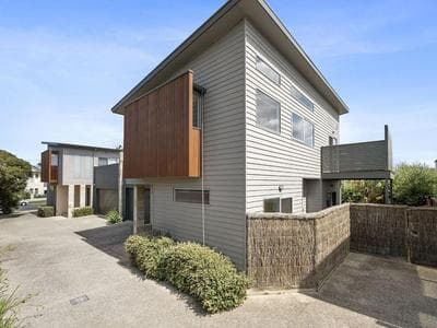 Anderson Central Townhouse - Walk to Shops & Beach