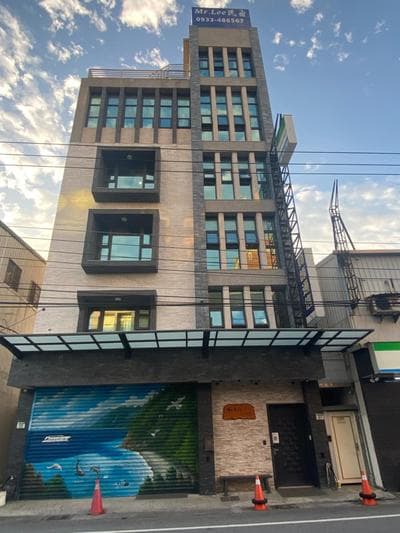 Mr Lee Elevator B&B Hualien- Near Dongdamen Night Market