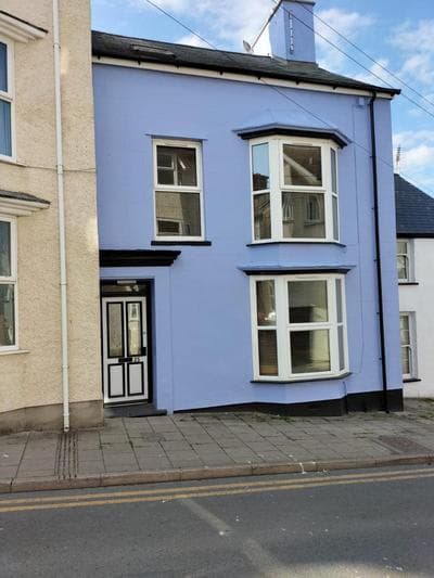 Large 5 bed town-centre home close to the beach, sleeps 9