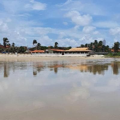 Studio pé na areia com 2 quartos, sala e cozinha