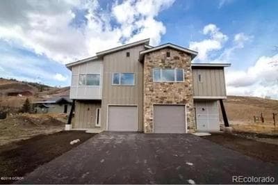 3BD/3BA- Updated Cozy Ski Retreat with Garage at the Base of Granby Ranch