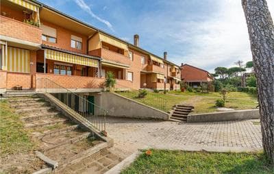 2 Bedroom Lovely Apartment In Grosseto