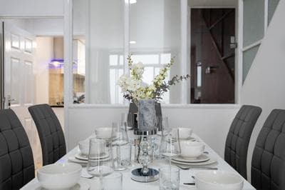 Spacious 4 Bedroom House next to Kensington Palace