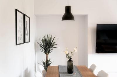 Luxurious Two Bedroom Apartment with Private Parking