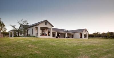 Under Oaks Guesthouse