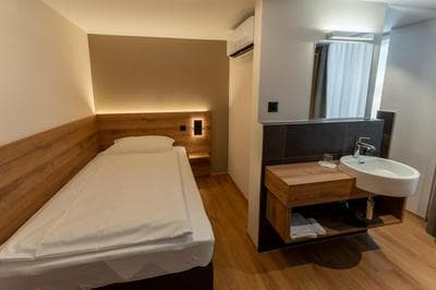 ZIEGELHÜSI Hotel - Self CheckIn, Stettlen bei Bern