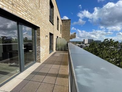 Modern Penthouse flat with Free Indoor Parking